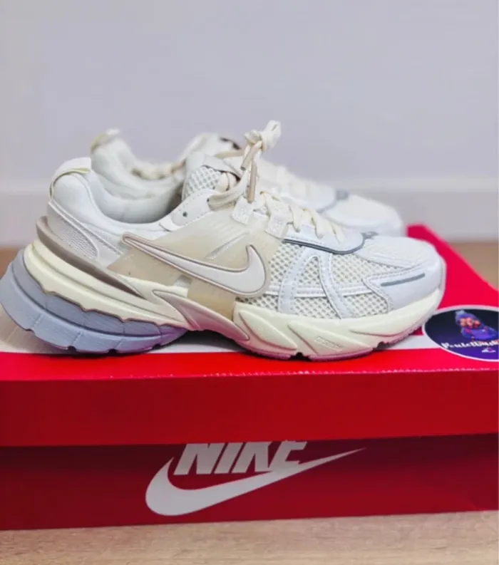 Nike V2k run White Pale Ivory T36.5 - photo numéro 2