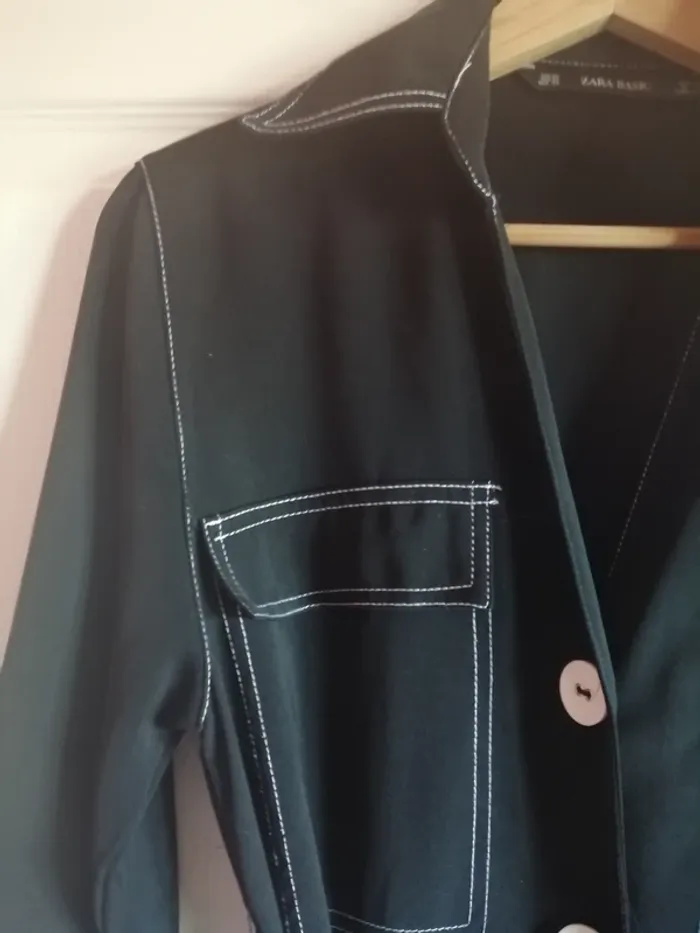 Robe Zara noir et blanche à gros boutons - photo numéro 3