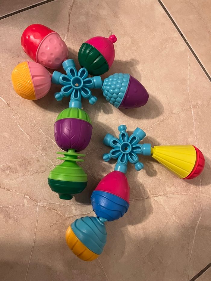 Jeu de construction sensoriel B.Toys – fleurs et formes à assembler - photo numéro 4