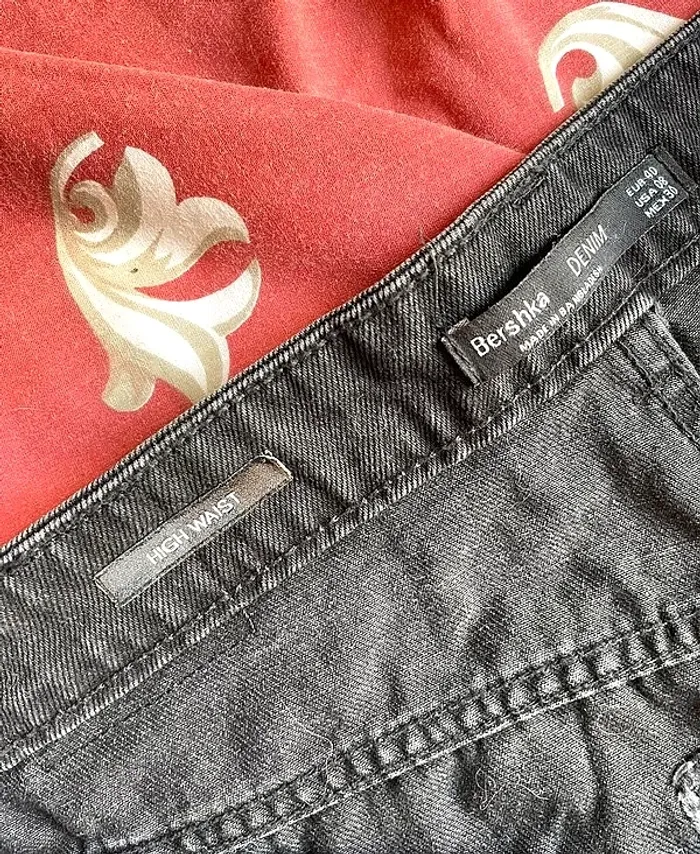 Bershka - Short jean ourlets taille haute high waist noir simple casual style délavé - photo numéro 5