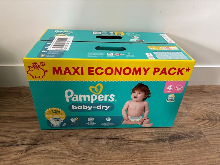 108 couches Pampers baby dry