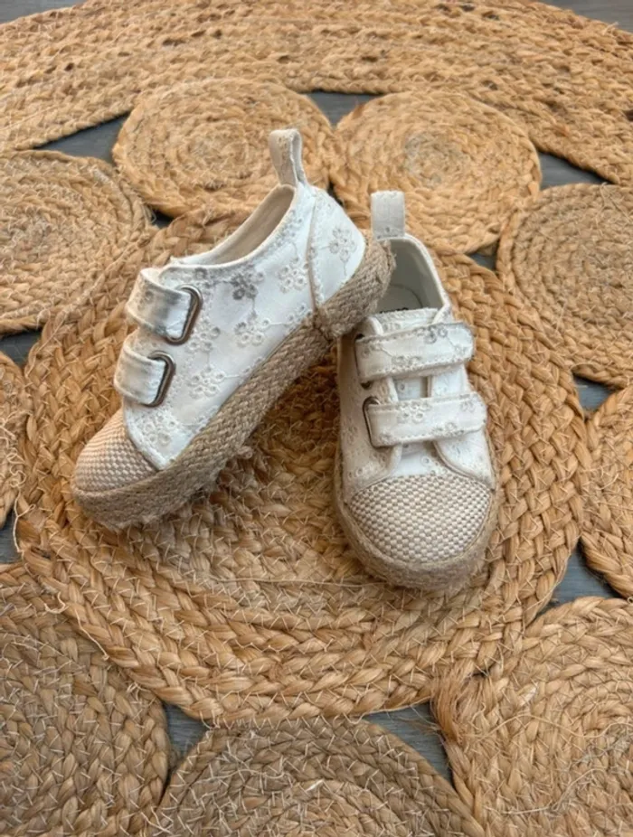 Baskets blanches Gémo pointure 25 - photo numéro 2