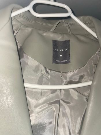 Veste en cuir vert pastel 