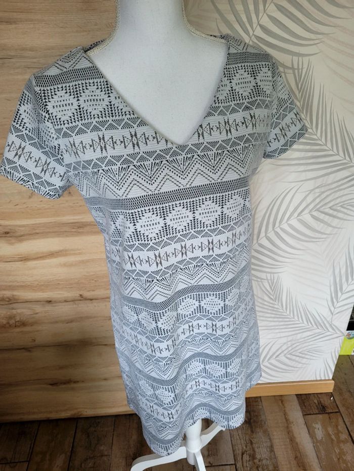 Très jolie robe taille 40 blanche et grise - photo numéro 3