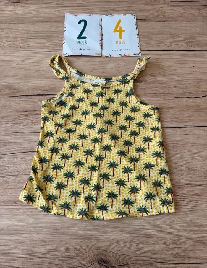 Petit haut d’été à bretelles motif palmiers tape à l’œil 23 mois