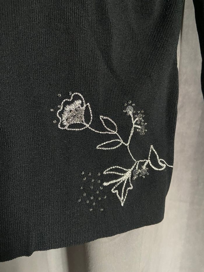 T-shirt en col V manches 3/4 avec strass - photo numéro 4