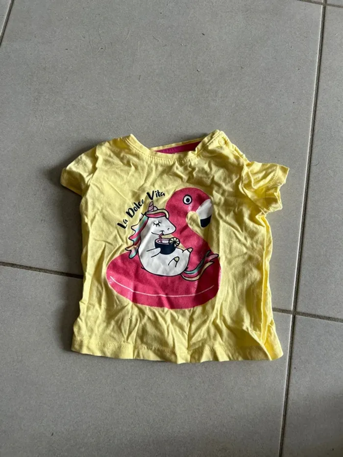 T-shirt jaune