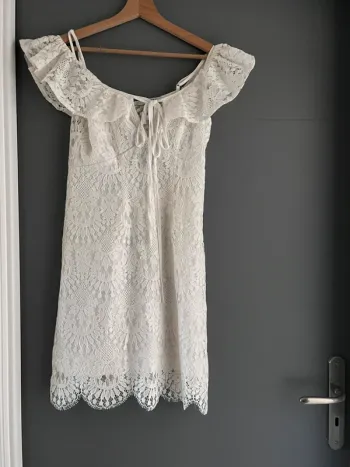 Robe Morgan en dentelle blanche col bardot (T36)