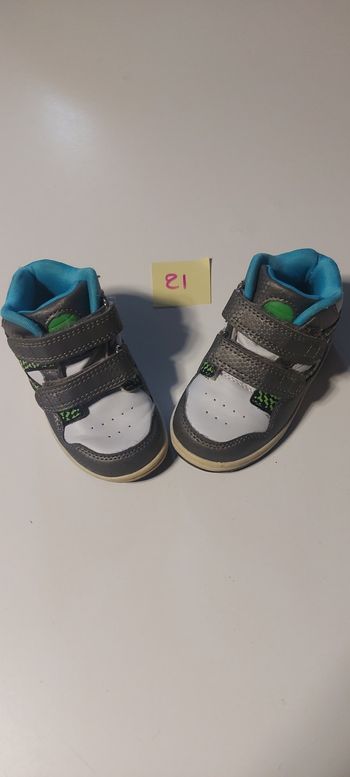 Basket gris et blanc T21