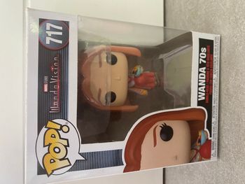 Figurine funko pop 717 Marvel Wandavision Wanda 70s à tête oscillante dans sa boite