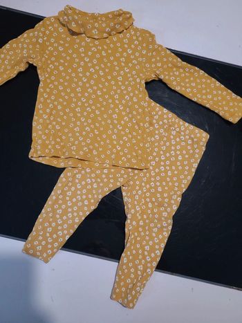 Ensemble jaune à fleurs