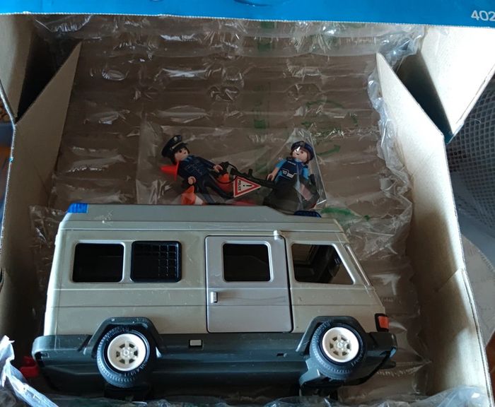 Playmobil N 4023 Fourgon de Police - photo numéro 4