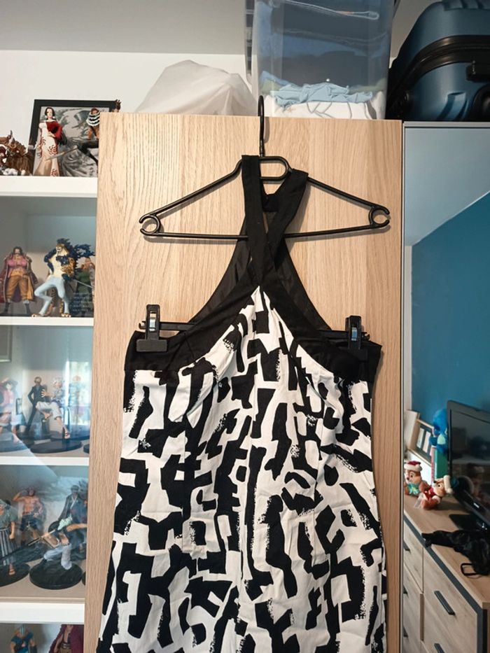 Robe blanche avec dessin noir et détails
Neuve Camaïeu - Taille XXL 44 - photo numéro 3