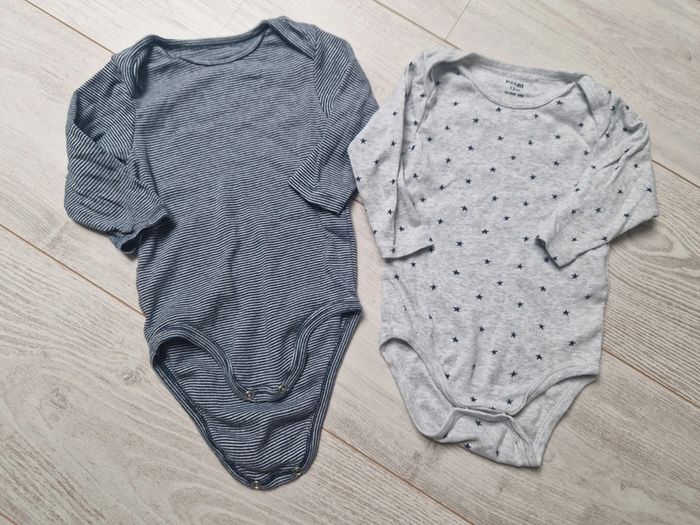 Lot de 2 bodys kiabi 12 mois