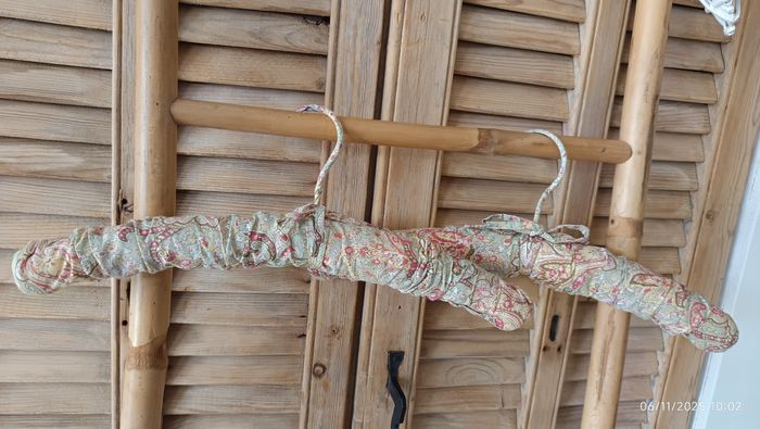 Lot de deux cintres tissus