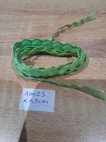 1m25 de Ruban vert 0,5cm de large