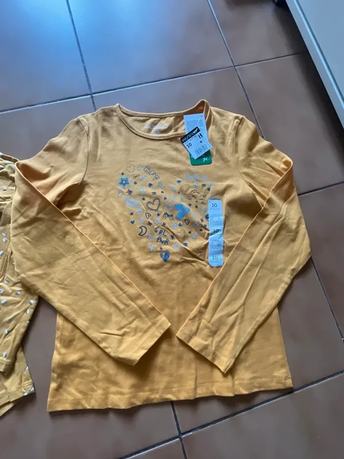 Lot 3 t shirts fille 10 ans - photo numéro 4