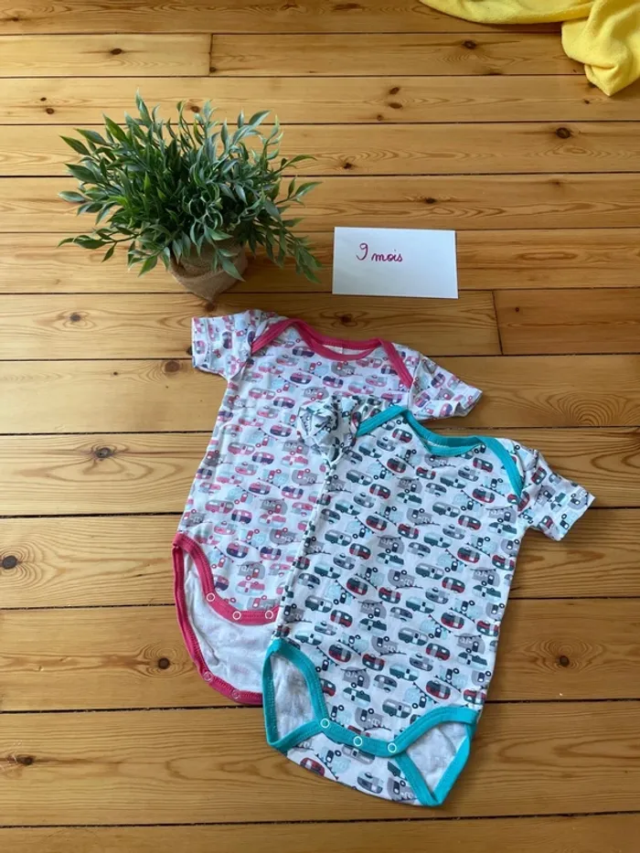 Lot de Bodys manche courte Absorba 9 mois