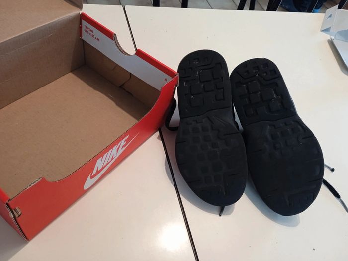 Baskets Nike Invigor pointure 28 - photo numéro 6