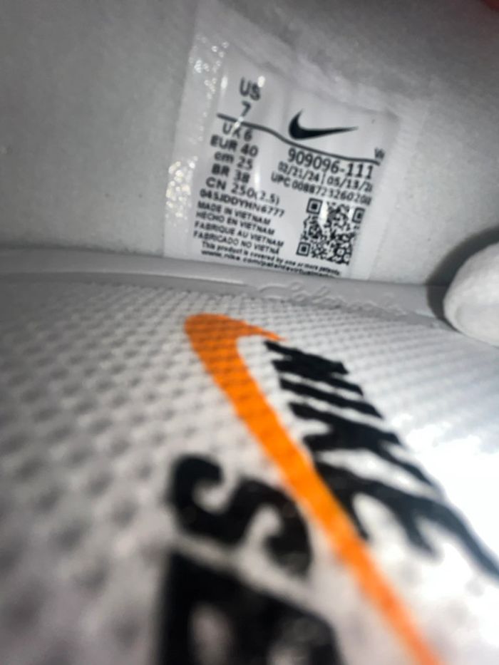 Chaussures Nike beige taille 40 - photo numéro 3