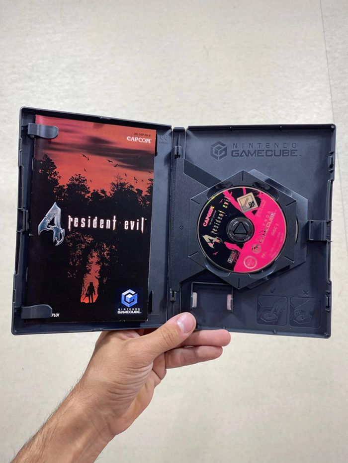 Resident Evil 4 GameCube – version PAL complète  (2 disques + notice) - photo numéro 3