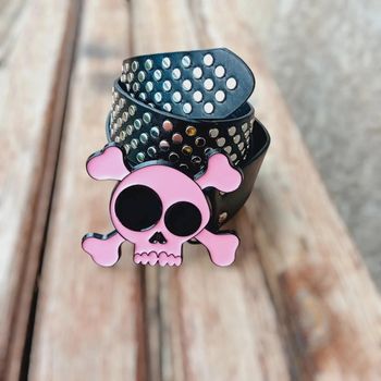 Ceinture Rock Glam – Boucle Crâne Rose & Clous Argentés