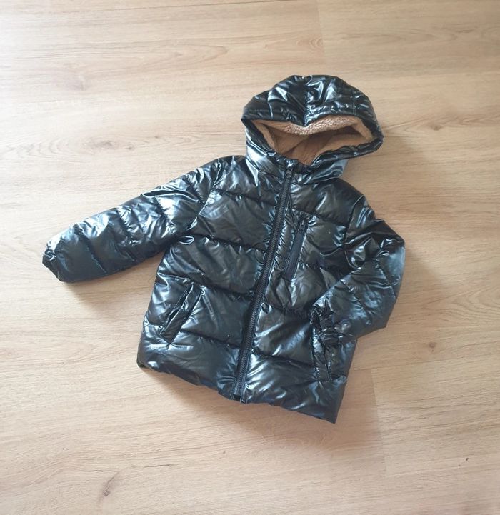 🩷 Doudoune matelassé avec doublure polaire Noir
4 ans Kiabi
#emyfleury_4ansfille - photo numéro 4