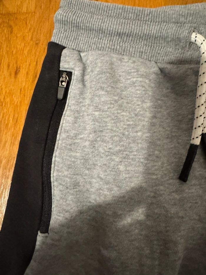 Pantalon gris C&A 5 ans - photo numéro 4