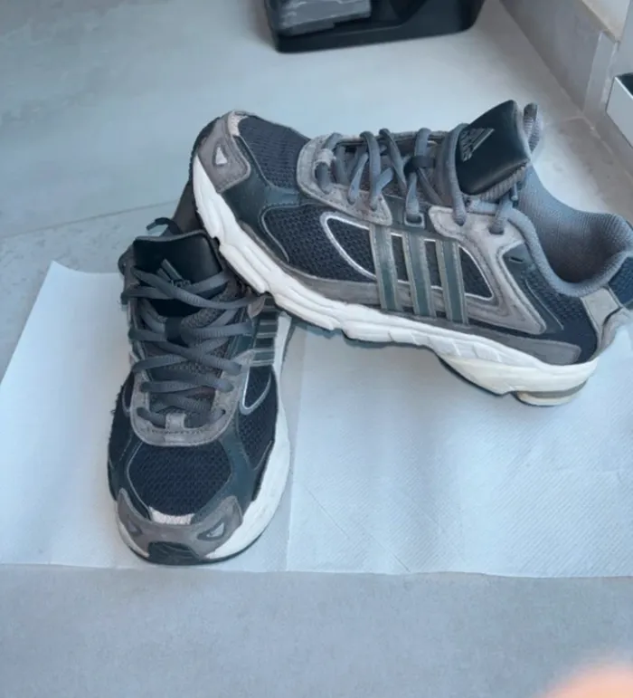Baskets adidas réponse CL 37 1/3 très bon état