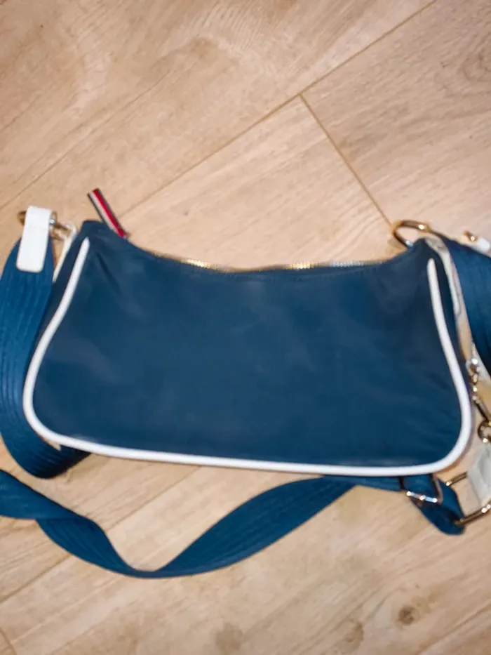 Sac à bandoulière Tommy Hilfiger excellent état bleu marine - photo numéro 8
