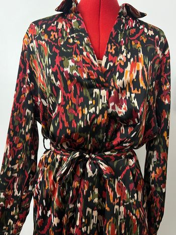 Robe satinée droite imprimée rose et noire Ikoone & Bianka