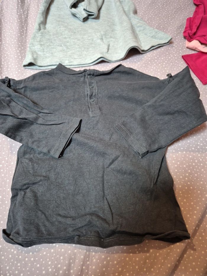 3 t-shirt 18 mois - photo numéro 4