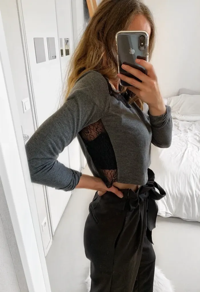 Haut court à dentelle - photo numéro 2