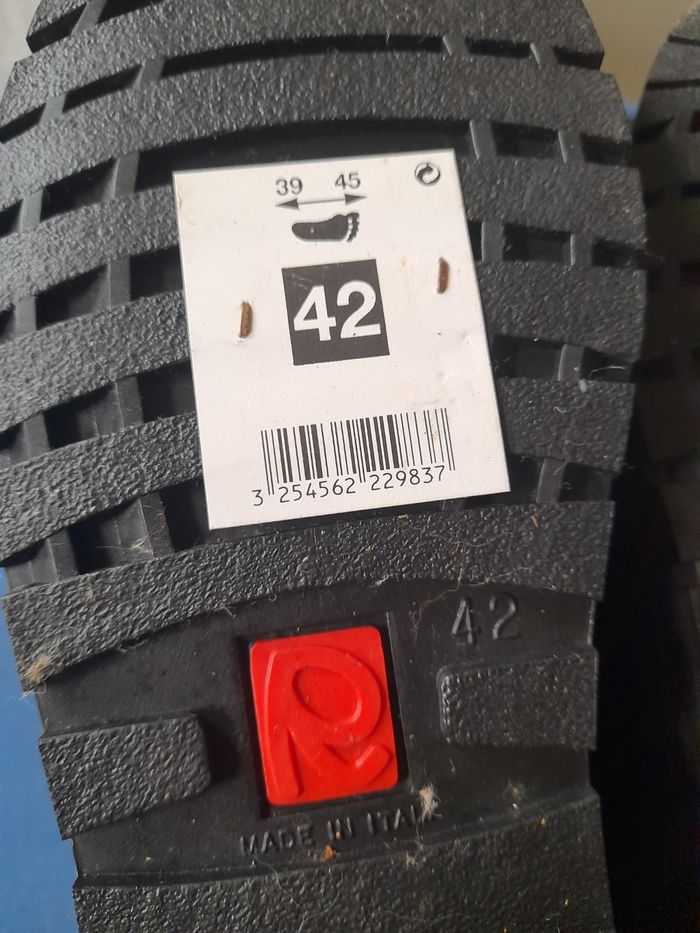 Paire de chaussures homme neuves, noires, pointure 42 - photo numéro 9