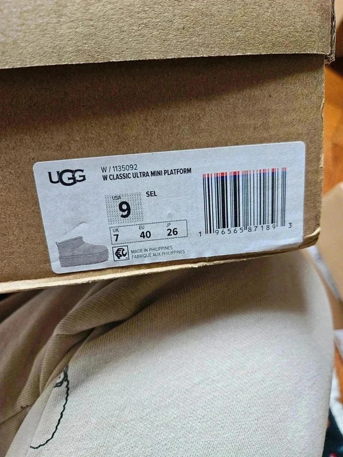 Ugg classic ultra mini platform grise taille 40 - photo numéro 10