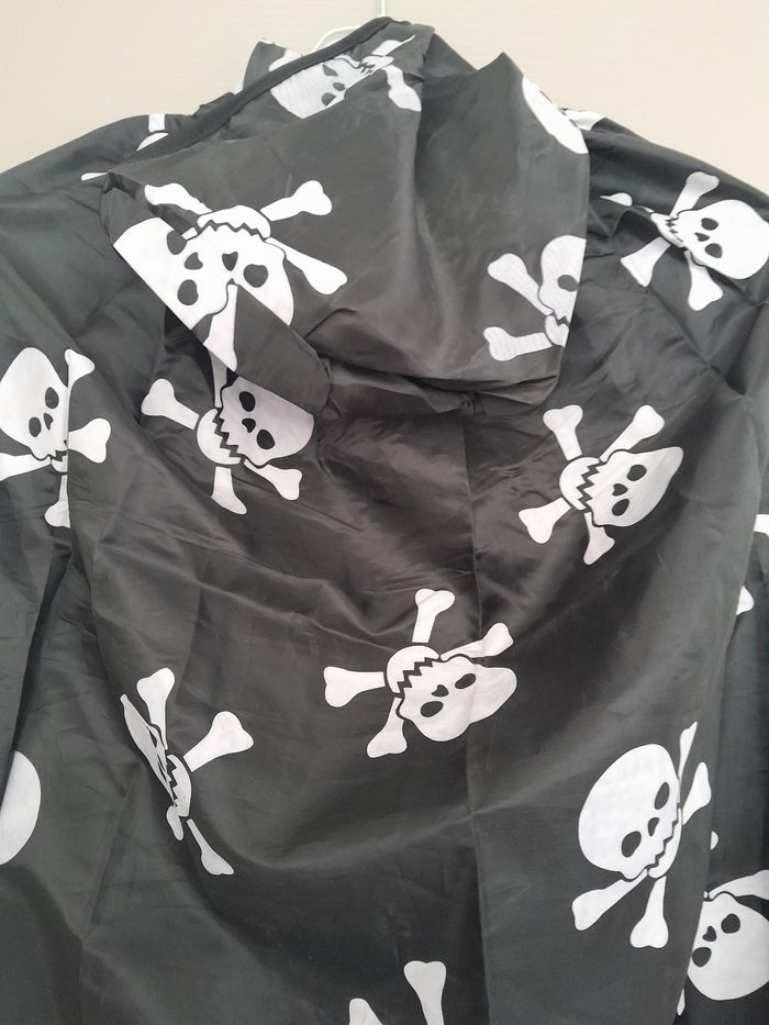 Déguisement cape de zombie adultes avec capuche - photo numéro 4