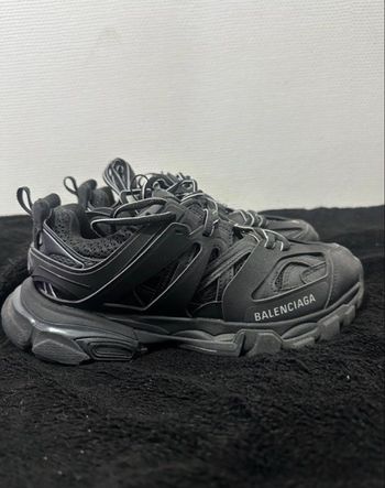 Balanciaga  track 