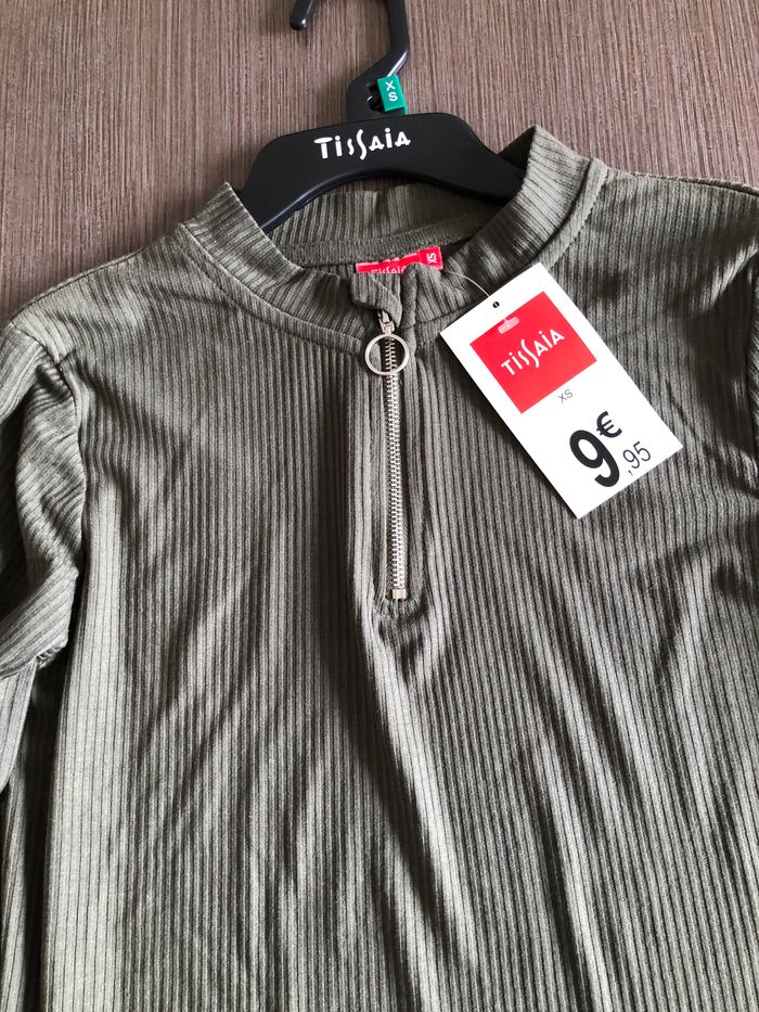 tee shirt kaki avec fermeture devant XS 14 ans - photo numéro 5