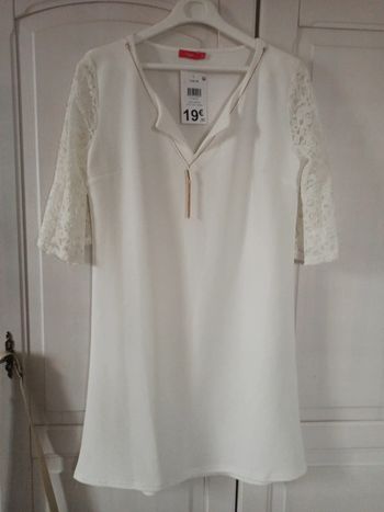 Robe avec dentelle neuve