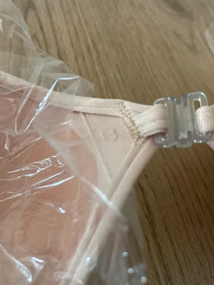 Soutien gorge auto adhésif - photo numéro 5