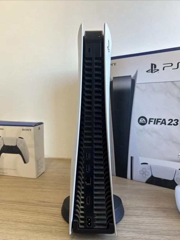 Console Sony PS5 Disk Edition, 825 Go, 2 manettes - photo numéro 2