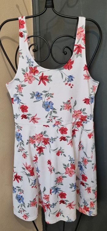 Robe courte blanche fleurie