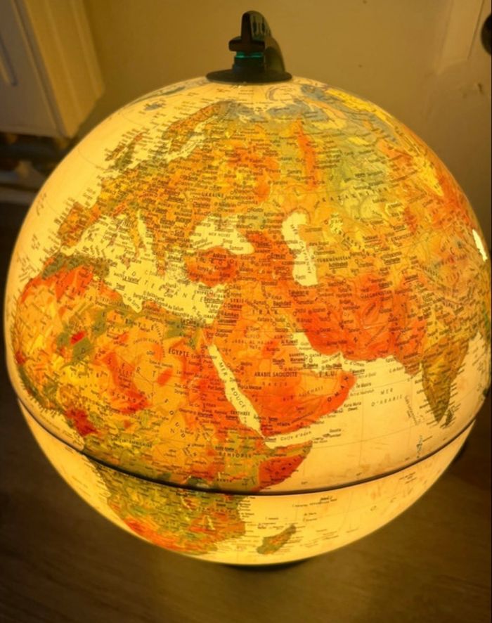 Globe terrestre lumineux - photo numéro 3