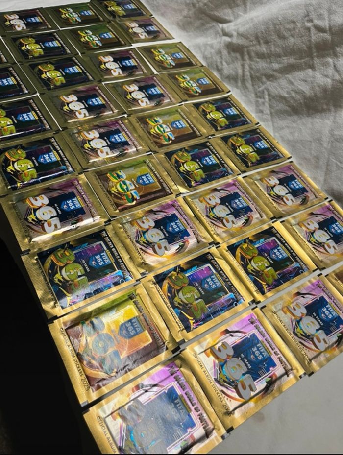 36 sachets de stickers panini Foot FIFA 365 - photo numéro 2