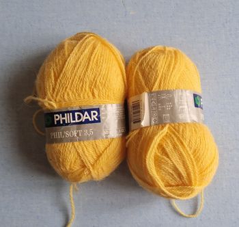 2 pelotes de laines phildar jaunes