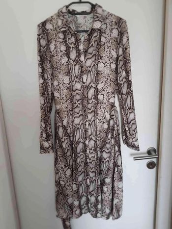 Robe boutonée motif serpent taille 36