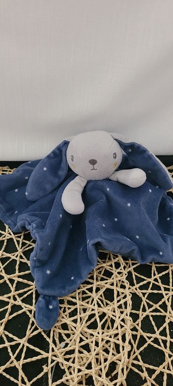 DOUDOU PLAT LAPIN BLEU ET GRIS AVEC ETOILES SIMBA TOYS