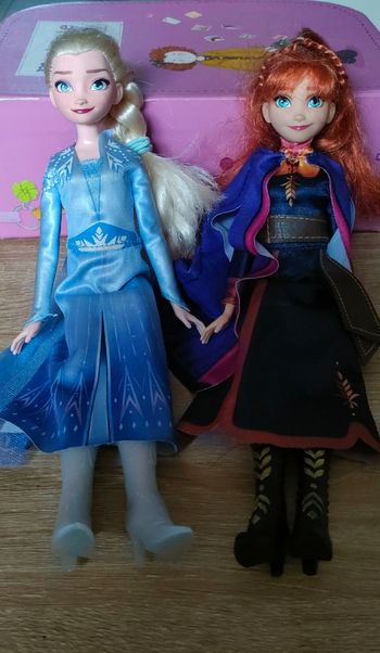 Lot poupées Elsa et Anna