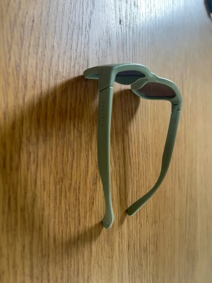 Lunette solaire - photo numéro 2