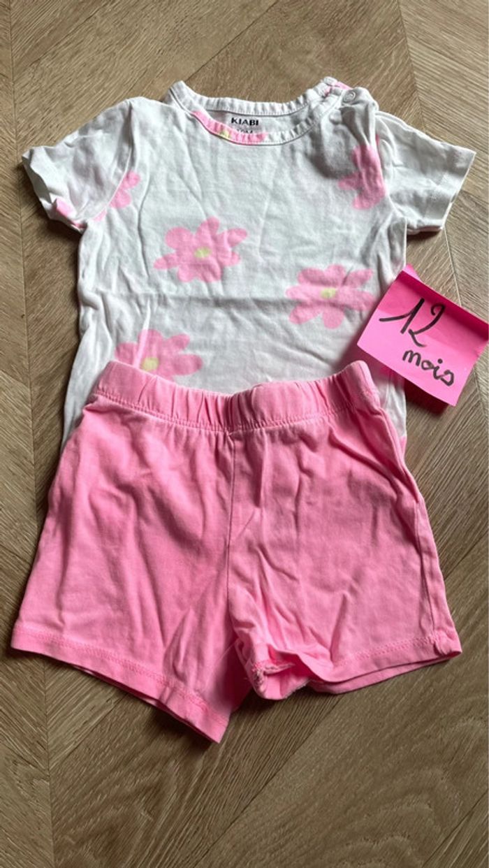 Ensemble T-shirt et short fleurs rose taille 12 mois ensemble